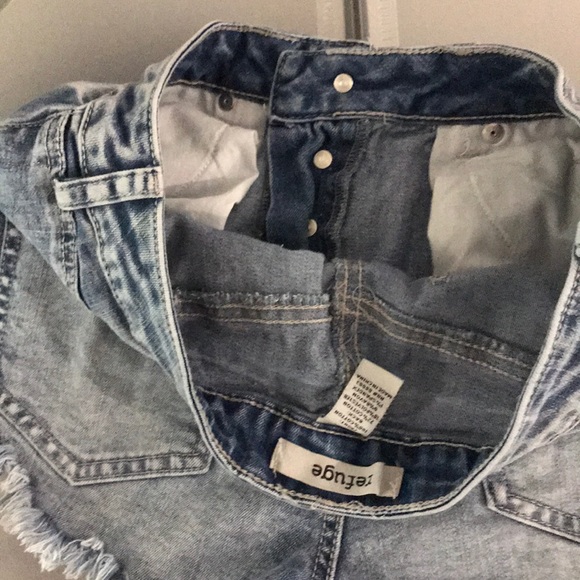 Refuge Jean shorts size 6 - Picture 7 of 7